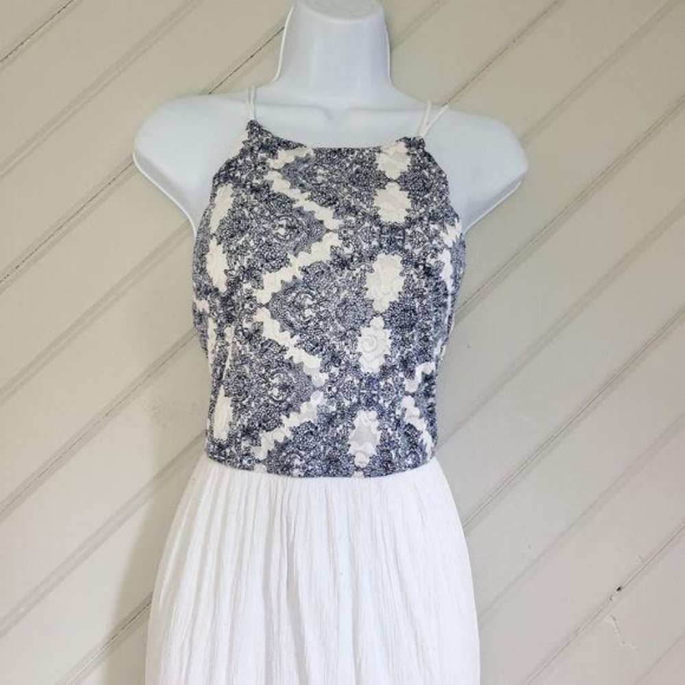 ❗gone❗ALTAR'D STATE Backless Embroidered Maxi Dress - Picture 2 of 11